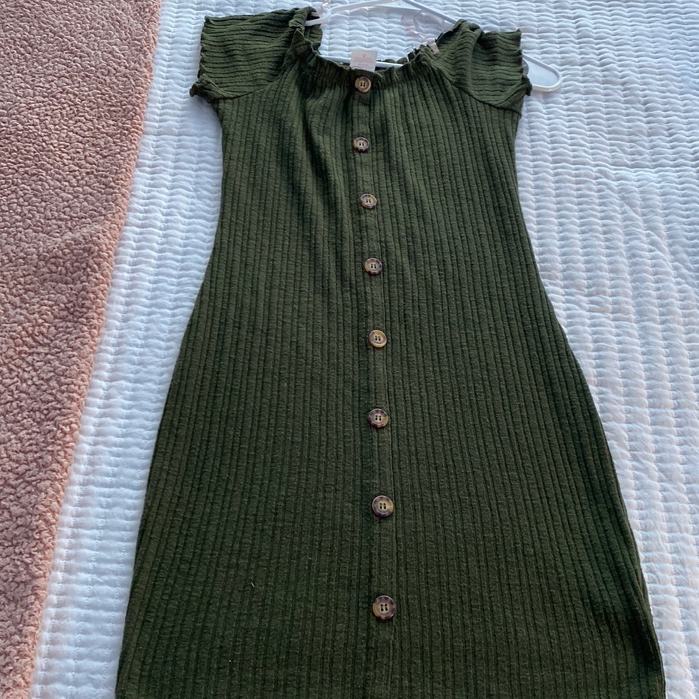 green dress
